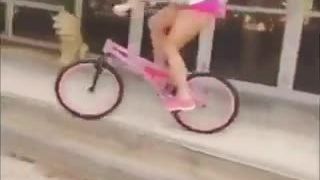 Babský trik na bicykli