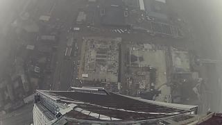 Rusi lezú na Mercury City Tower