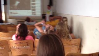 Hodina Umenia a Kultúry, spolužiak to roztočil naplno!