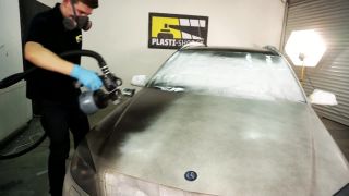 Striekanie auta odstrániteľnou farbou PLASTI DIP