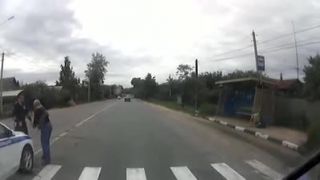 Polícia zrazila chlapa na prechode