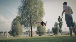 Slovenský tricking na trávniku