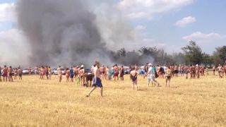 Požiar pri kúpalisku. V Sládkovičove zhorelo vyše 50 áut