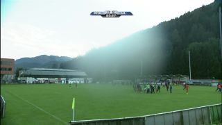 Futbalový zápas sa zmenil na bojisko.
