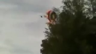 Paraglidingová nehoda na pláži