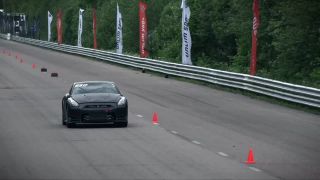3x upravený Nissan GT - R v šprinte