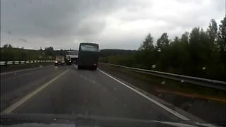 Nákladné auto vs. autobus