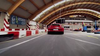 Porsche Cayman GTS vs. motokárska dráha