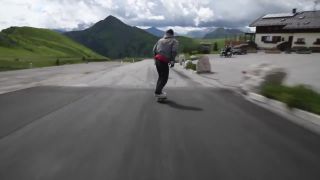 Longboard vs. bicykel