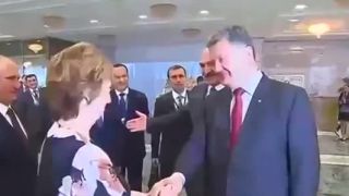 Ako Porošenko stretol Putina v Minsku (zmena mimiky)