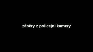 Policejní kamera: Parta cikánů brutálně skopala dva mladík