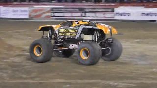 Šialený monster truck freestyle