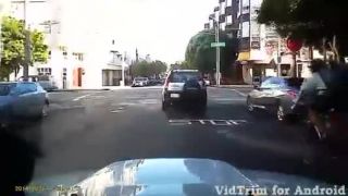 Schoval sa za auto