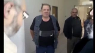 Prepustený predák, ktorý odmietol prepúšťať kolegov bojuj