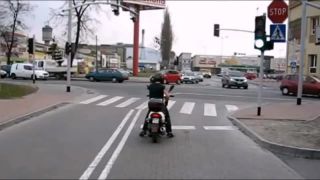 Keď vodiči áut naserú motorkárov