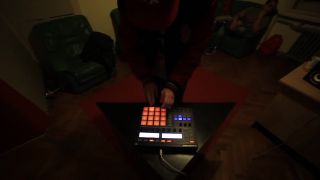 Známe skladby zahraté naživo na grooveboxe