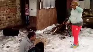 Prataj še von!