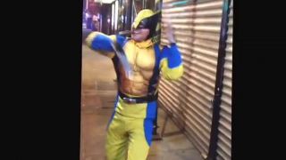 Wolverine si zatancoval na ulici