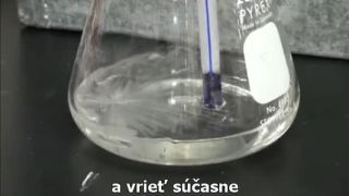 Kvapalina súčasne vrie aj mrzne