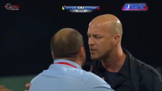 Futbalistovi nasadil dva tvrdé direkty