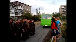Ukrajinskí vojaci v zajatí.