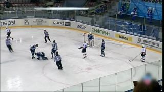 Upozornil ho hokejkou (KHL)