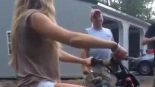 Źenám motorky do rúk nepatria