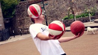 Kúzelník s basketbalkou - Tommy Baker