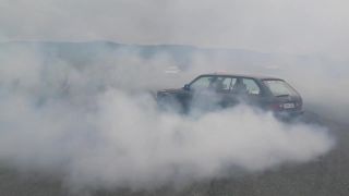 Slečna a BMW