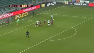 Najkurióznejší gól roka! Hráčom Legie to tam nakoniec padl