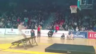 Basketbal - sup ho tam