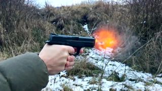 Streľba z pištole pri 240 fps (iPhone 6 Plus)