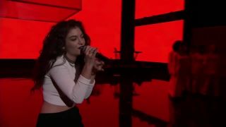 Lorde - Yellow Flicker Beat (AMAs 2014)