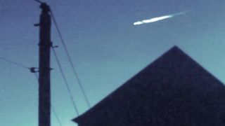 Z padajúceho meteoritu vyletelo UFO