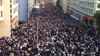 Horda modliacich sa ruských muslimov
