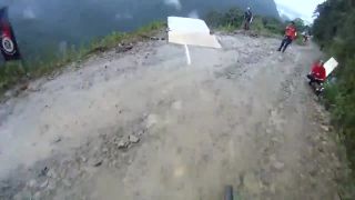 Basejump na bicykli bez padáku (Bolívia)