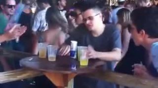 Pár pív a je z vás DJ