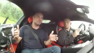 Lamborghini Aventador na daždi a elektromobil Biro