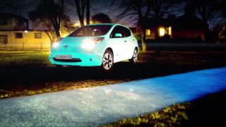 Svietiaci elektromobil Nissan Leaf