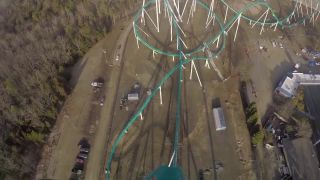 Fury 325 - prvá jazda na 99 m vysokej horskej dráhe