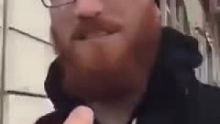 Zvedavý prstík