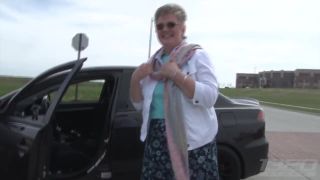 MAMA PREVEZIE SYNA NA 900hp aute