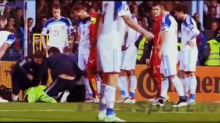 Akinfejeva zasiahla do hlavy svetlica