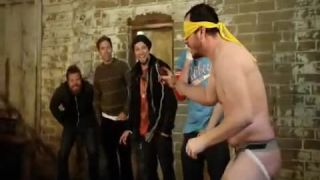 Jackass3D prilep somárovi chvost