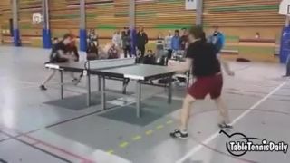 Hral si pingpong hlavou?