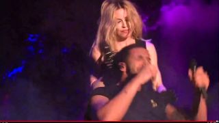 Ako Madonna Drake - a pobozkala