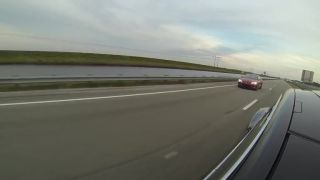 Tesla S P85D vs Tesla S P85 z rýchlosti 56Km/h