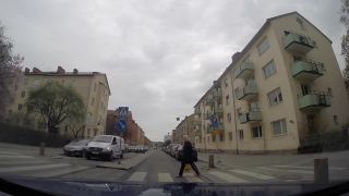 Bezpecné pustenie chodca cez prechod