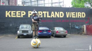 Ohnivý gajdista z Portlandu zahral znelku zo Star wars