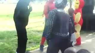 Superhrdinovia na oslave